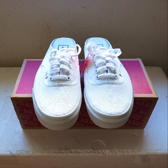 Vans - Picture 2 of 4